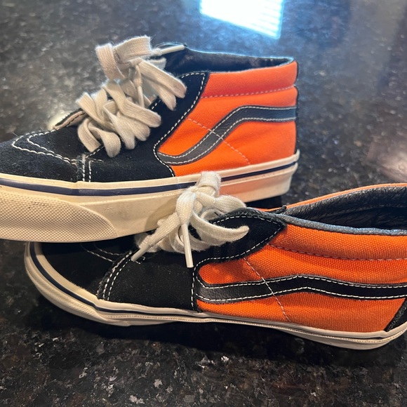 VANS Men size 4 pumpkin orange and black high top shoes in like-new condition. - Picture 5 of 6